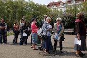 Praha - fronta čekajících na čtení. Foto: Matěj Stránský, Respekt