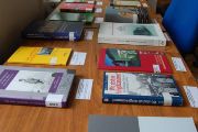 Knihovna Institutu Terezínské iniciativy - ukázka knih vztahujících se k tématu