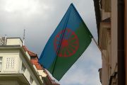 Romská vlajka na židovské radnici