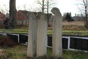 Památník romského holocaustu na hřbitově v Mirovicích