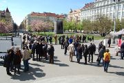 Praha: Čtení na náměstí Jiřího z Poděbrad